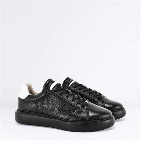 Sneakers In Pelle Nero 